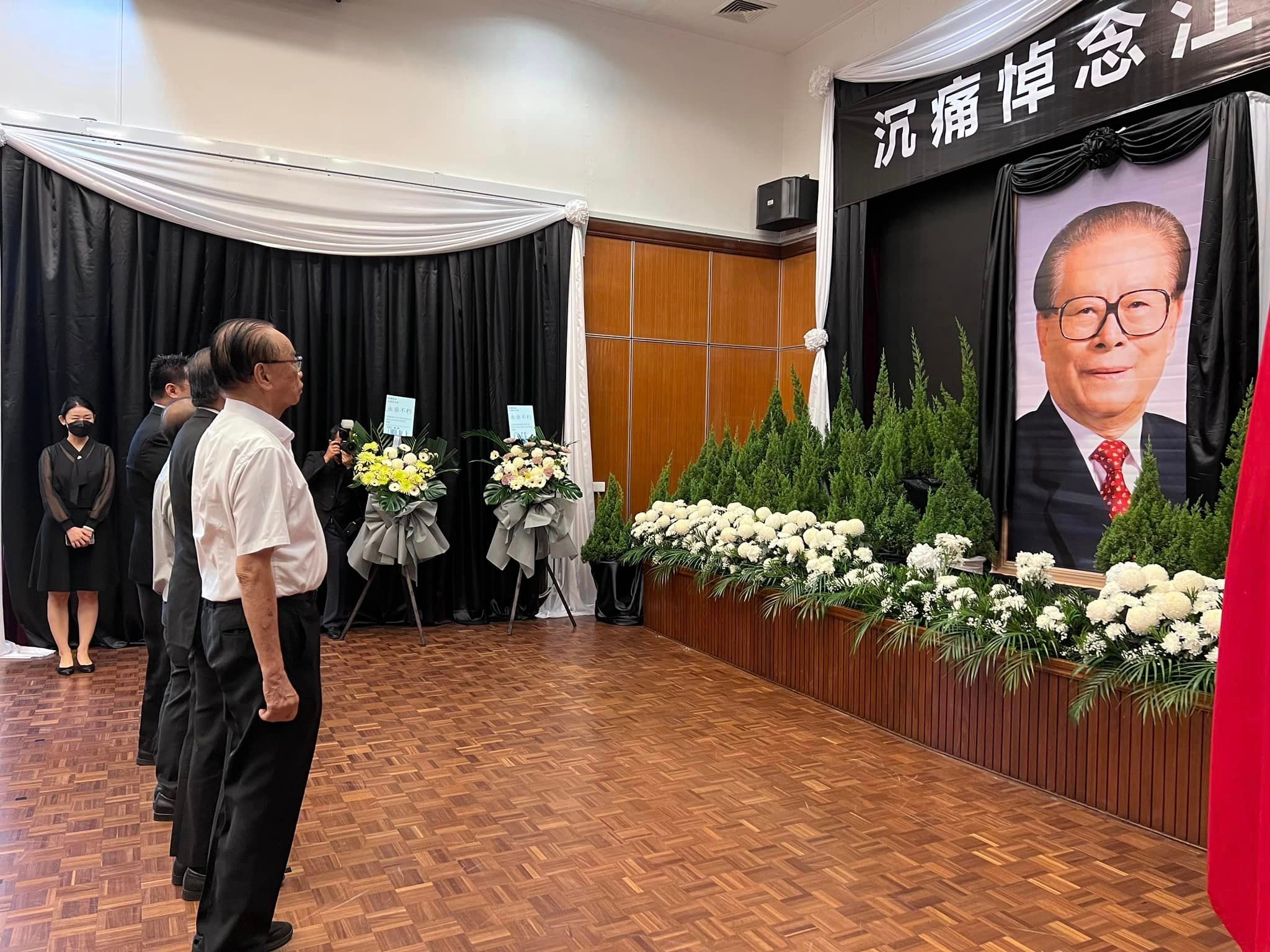 中国今早举行江泽民追悼大会  安华吊唁簿留言悼念