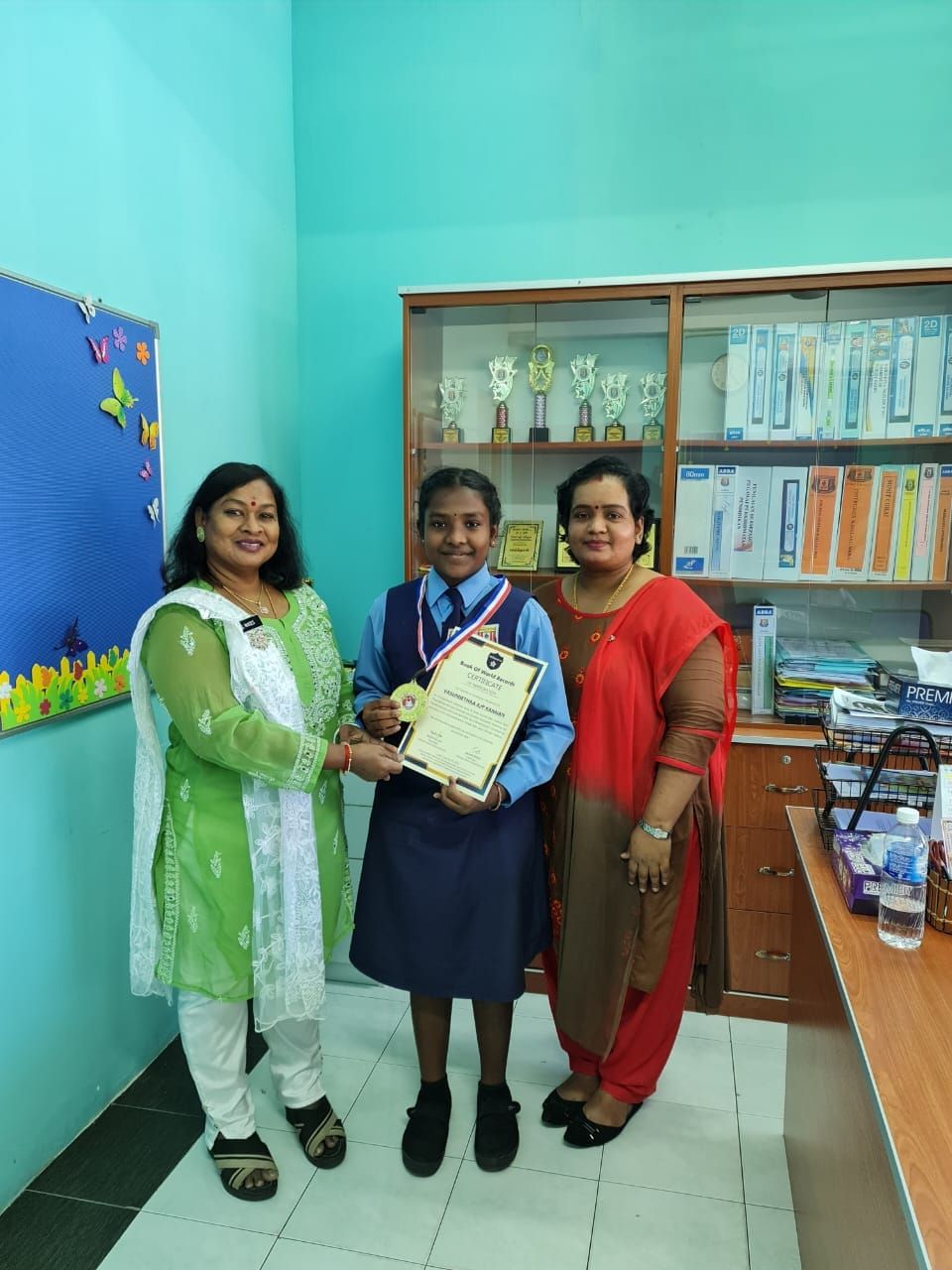 குவாங் தமிழ்ப்பள்ளி மாணவி வசுமிதா கண்ணன் திருக்குறள் மனனப் போட்டியில்  உலகச் சாதனை