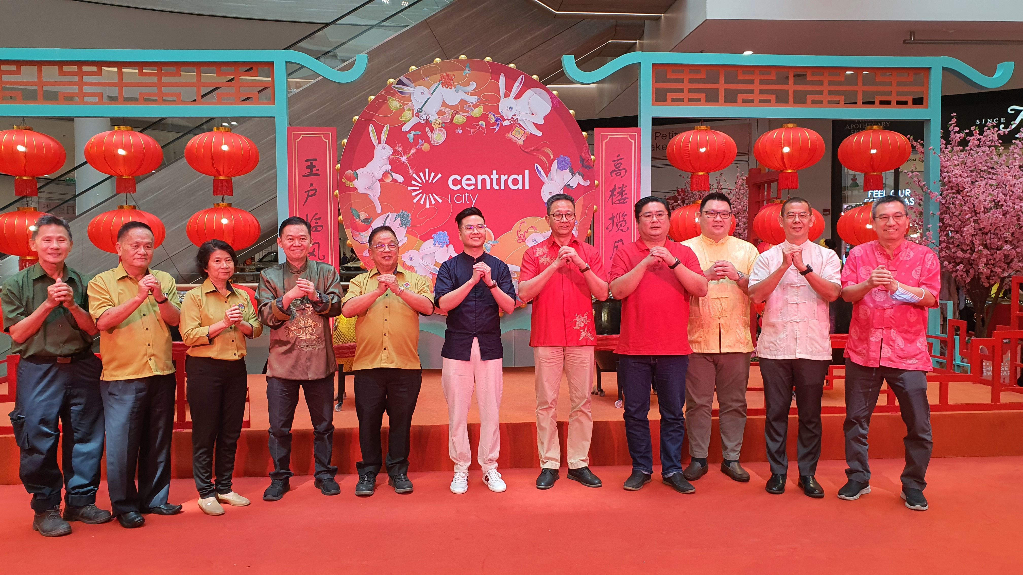 金兔报喜旺年市集开跑  邓章钦：藉市集传承优良文化