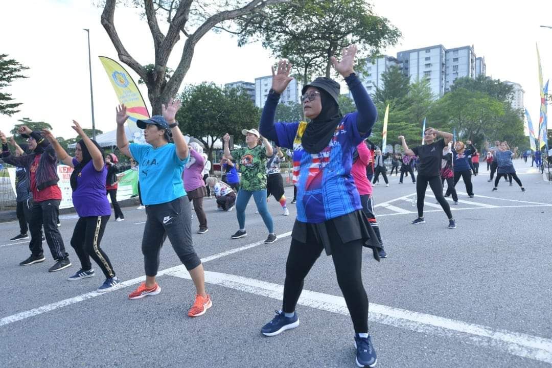 安邦市会无车日热哄哄  500人响应减碳生活