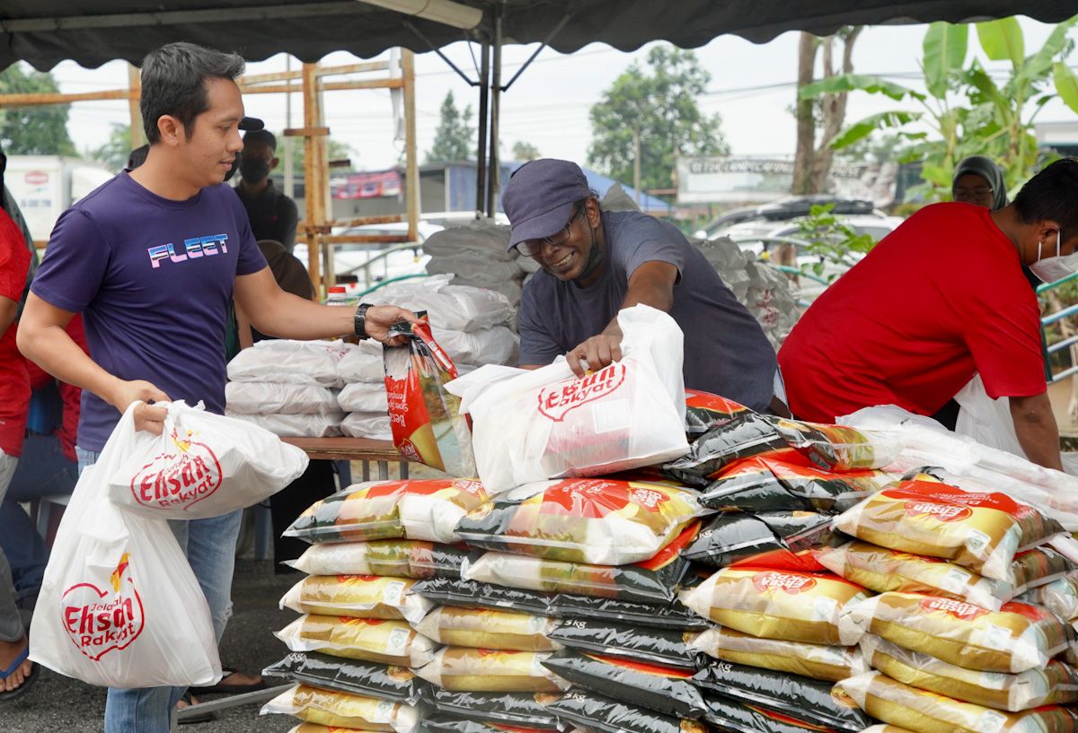 500 ekor ayam, 500 papan telur habis dalam sejam setengah di jualan murah DUN Meru