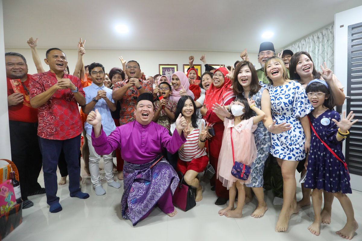 Kunjungan MB ke rumah masyarakat Tionghoa disambut ahli keluarga berbaju Melayu