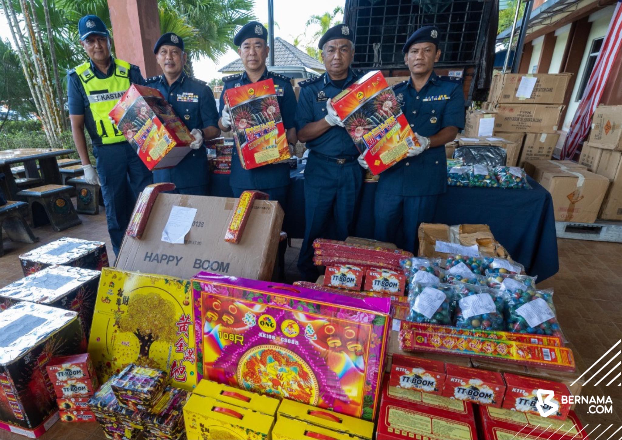 Kastam Kelantan rampas mercun, bunga api bernilai lebih RM35,000