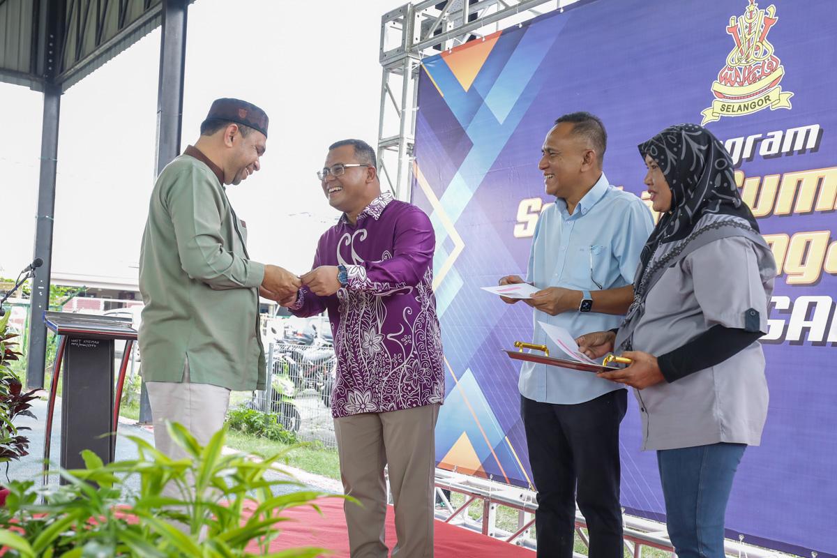 Sungai Tua state constituency spends RM300,000 to help residents and hawkers
