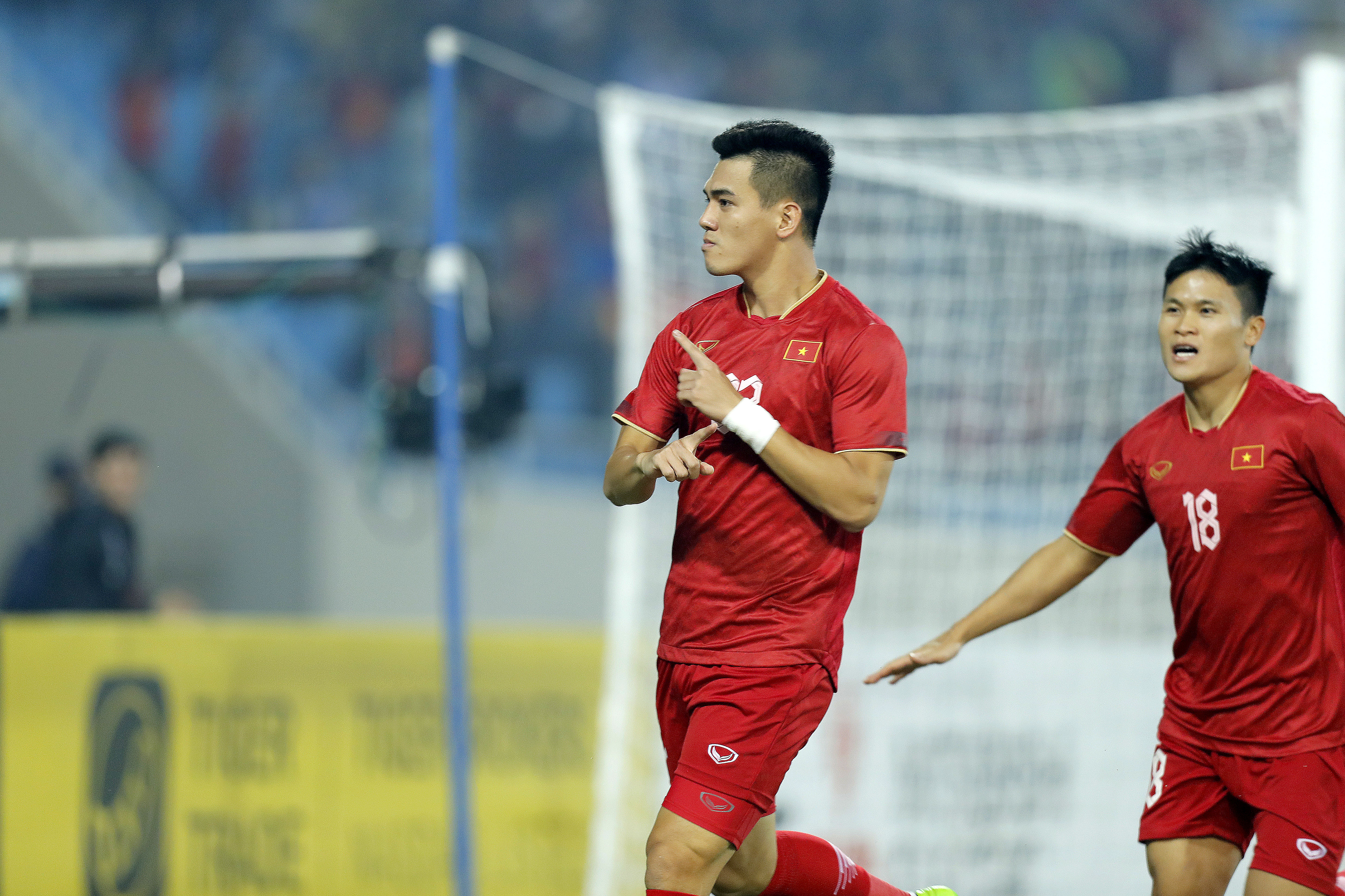 Vietnam march into AFF Cup final after beating Indonesia 2-0