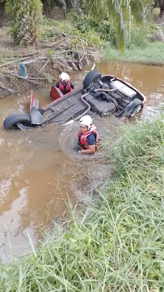 Lelaki maut kereta dipandu terjunam dalam parit