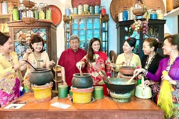 雪苏丹伉俪唐装亮相拜年 冀促进各族团结和谐