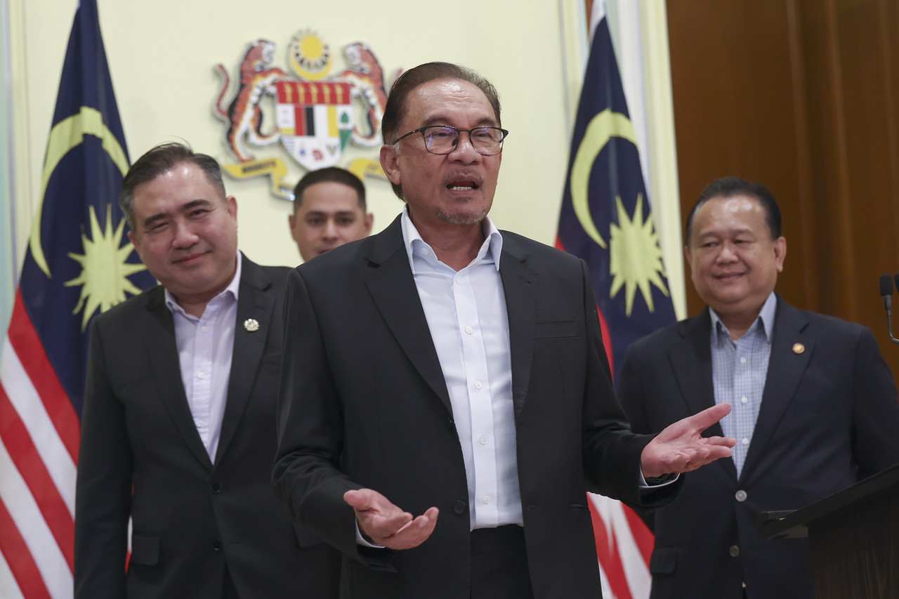 PM Anwar: Cabinet to discuss minimum wage implementation next month