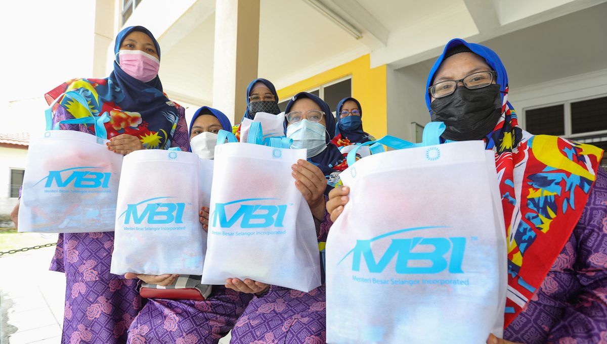 Pelajar program tuisyen negeri diberi tuala wanita percuma Mac ini