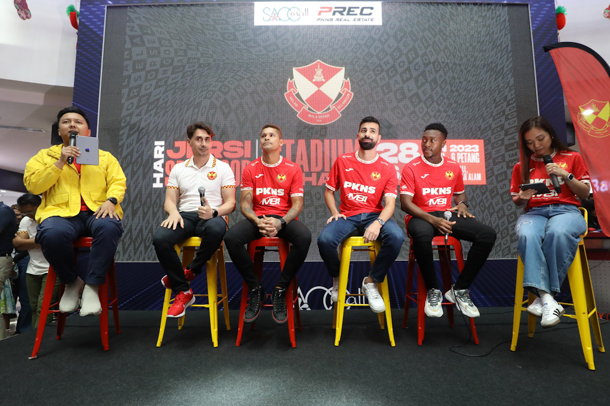 Red Giants snap up 34-year-old Colombian hotshot Ayron