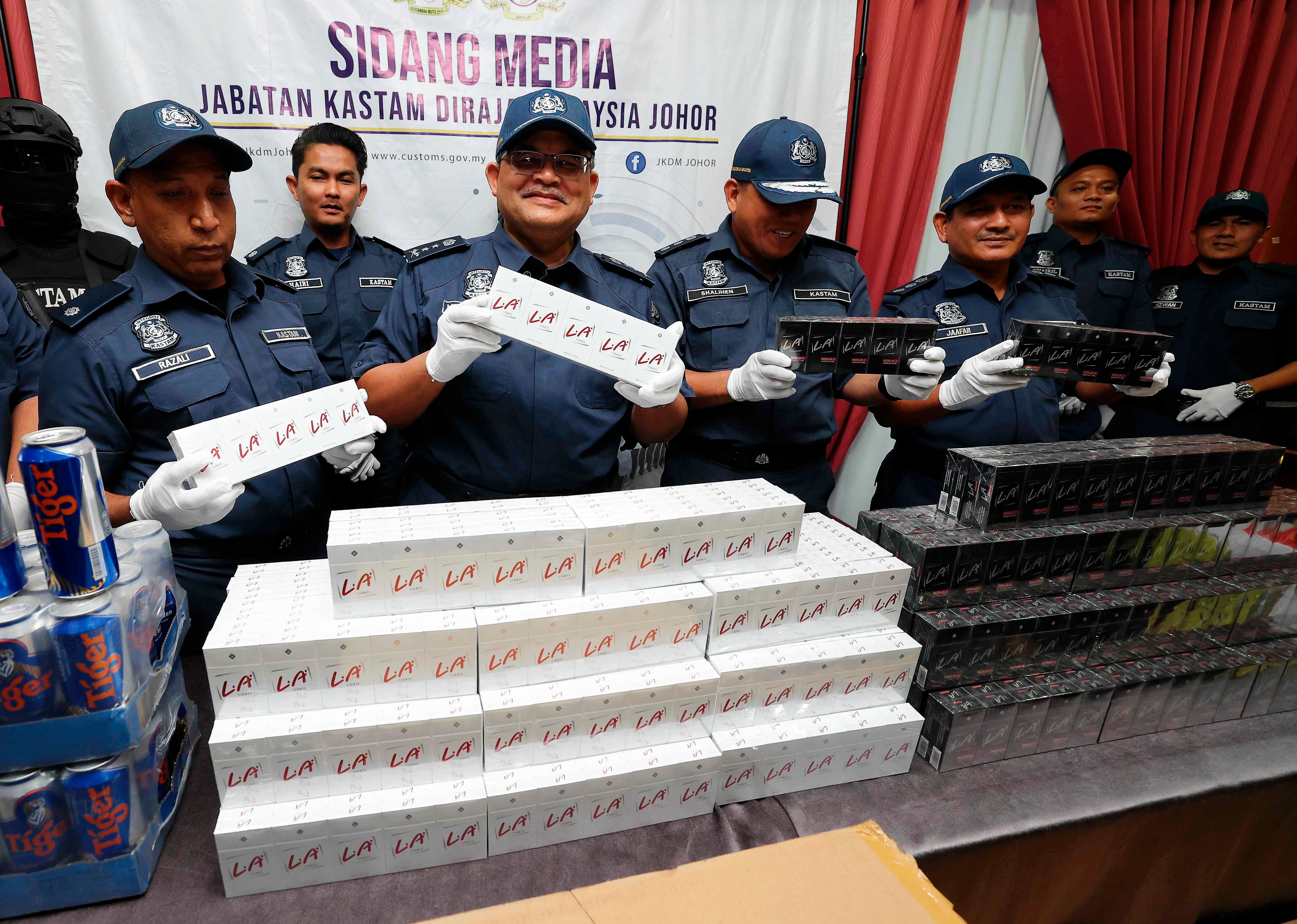 Kastam rampas minuman keras dan rokok kretek bernilai RM3.12 juta