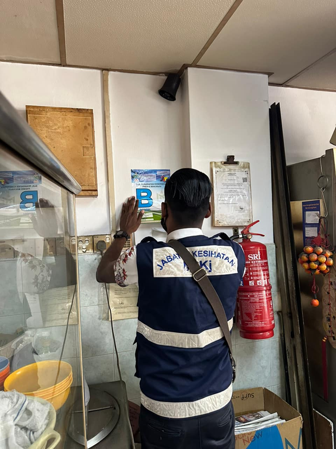 环境肮脏.员工没戴围裙    加影5食肆接8罚单