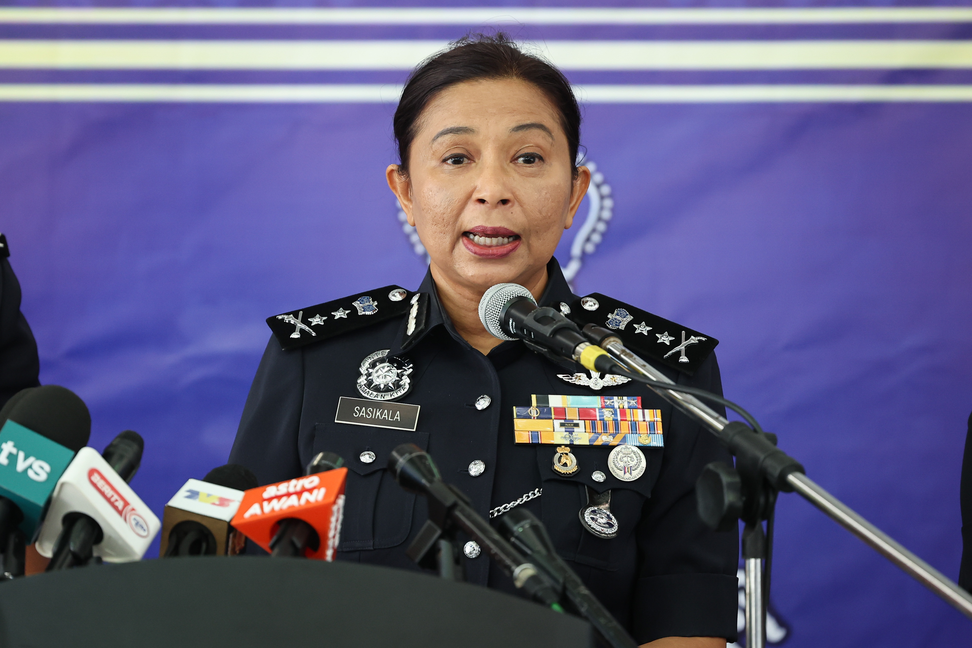 Polis tahan empat lelaki, rampas rokok seludup bernilai lebih RM10 juta