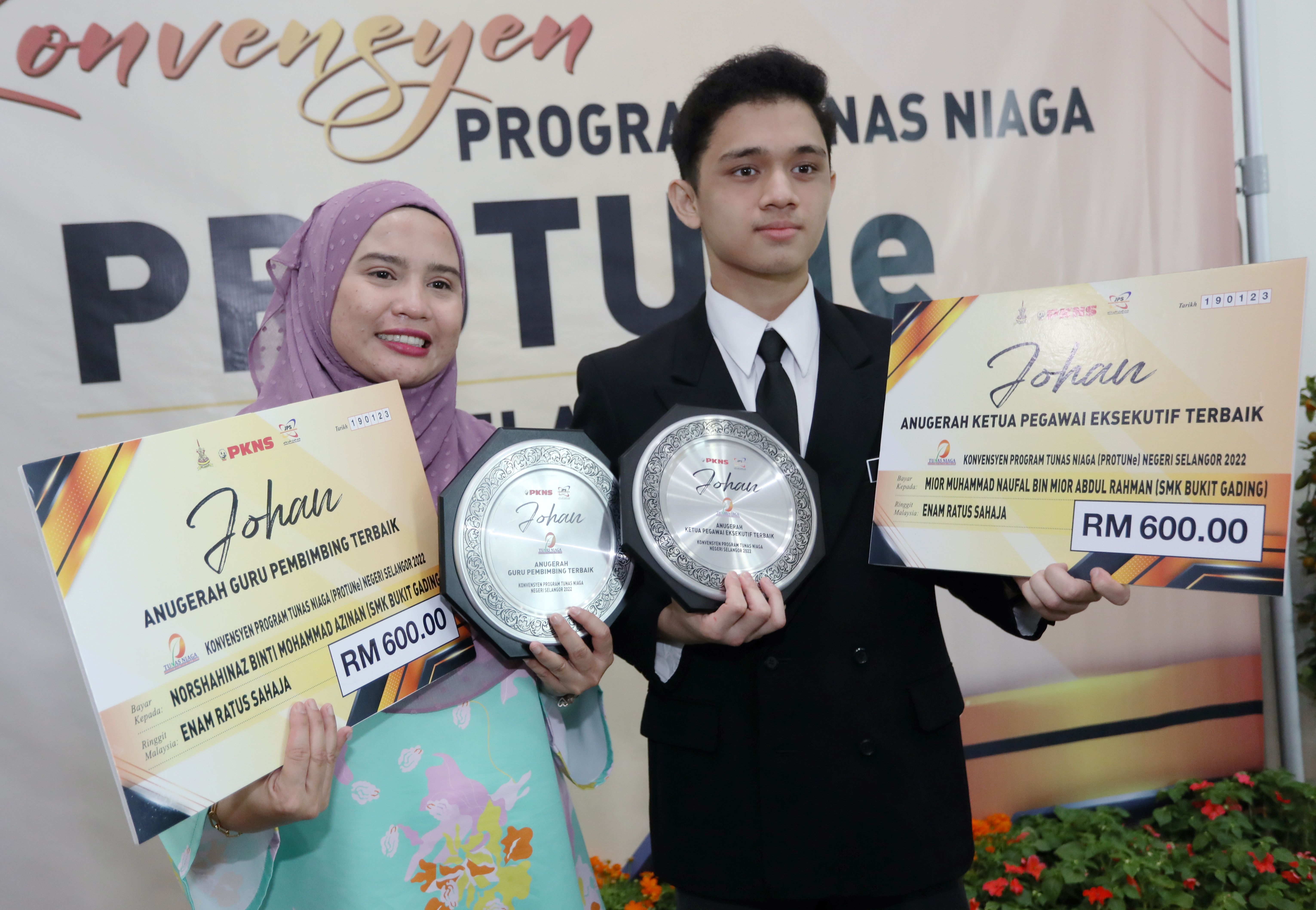 Guru terharu dinobat juara pembimbing terbaik, penat lelah asuh pelajar berniaga terbalas