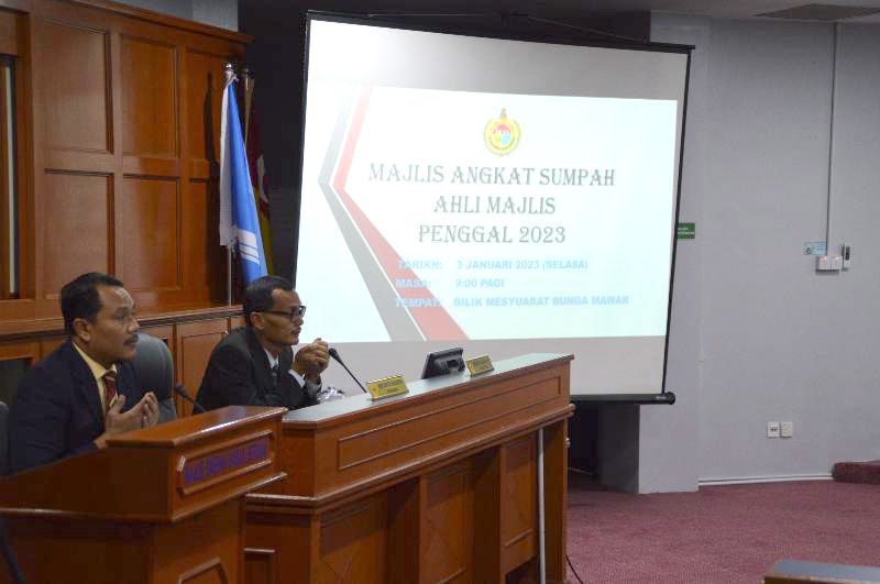 沙白25县议员宣誓就任 8人是女性