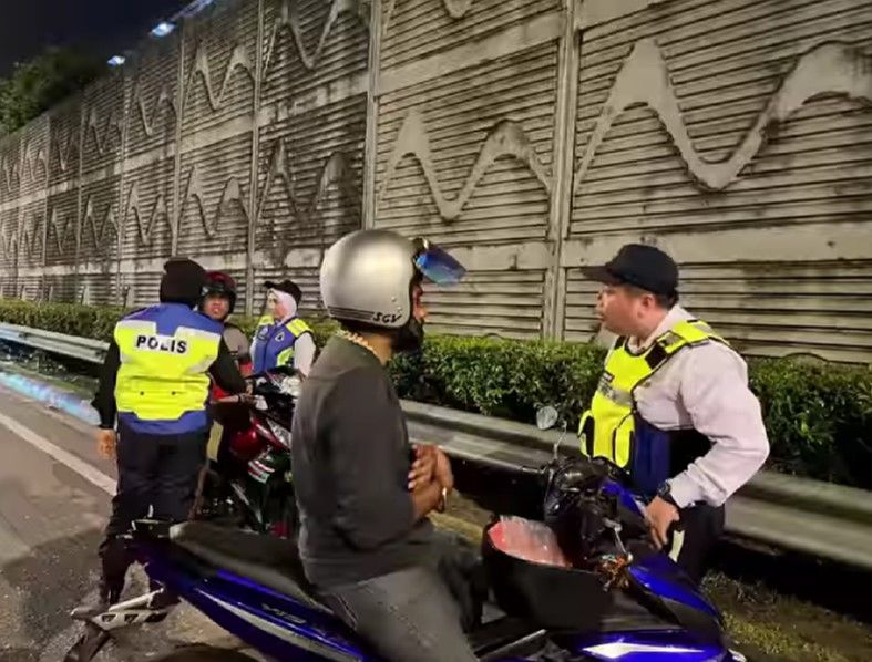 警方午夜隆市跨年取缔  12青少年被扣.发372传票