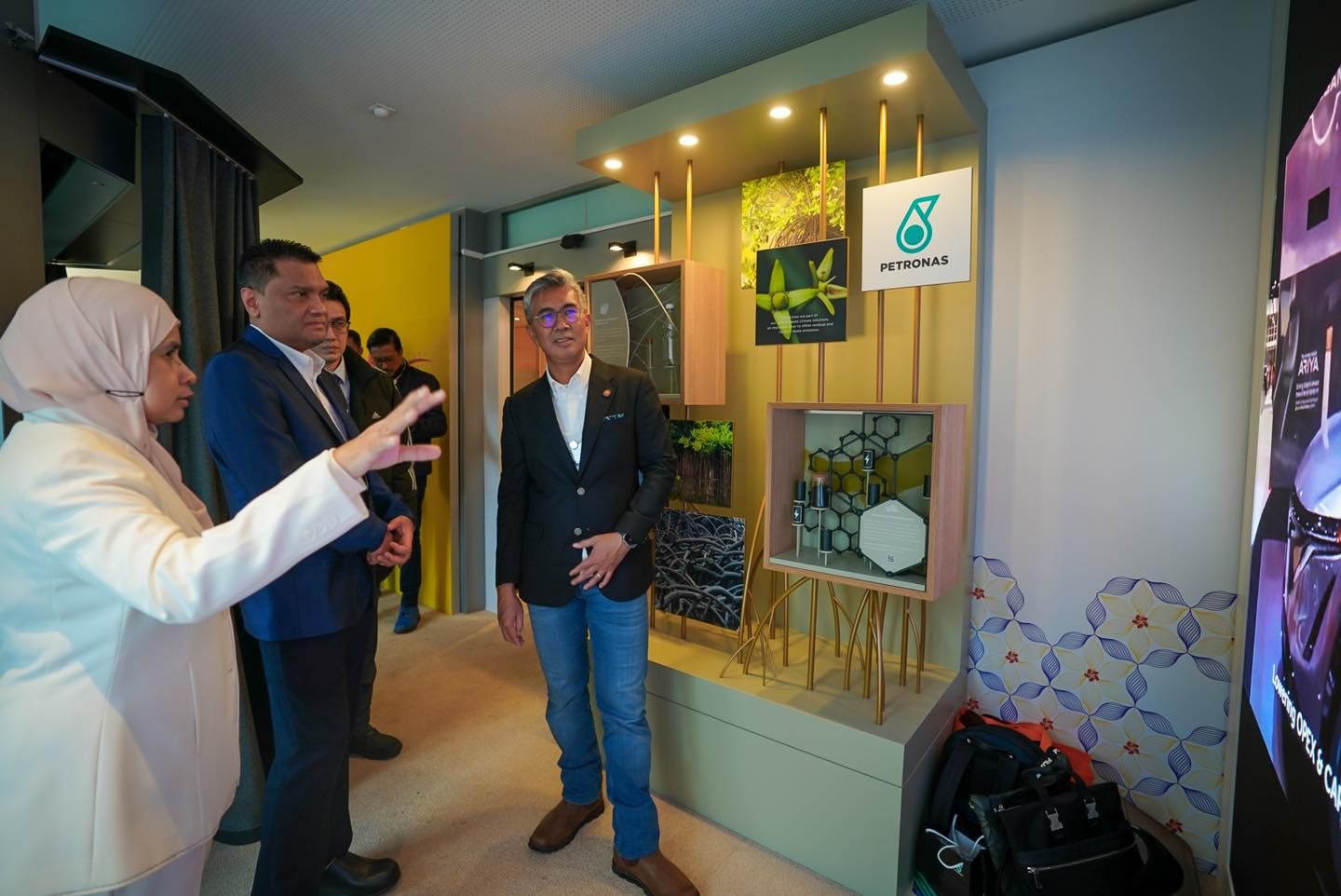 扎夫鲁率团赴世界经济论坛  吸引外国投资探索国际商机