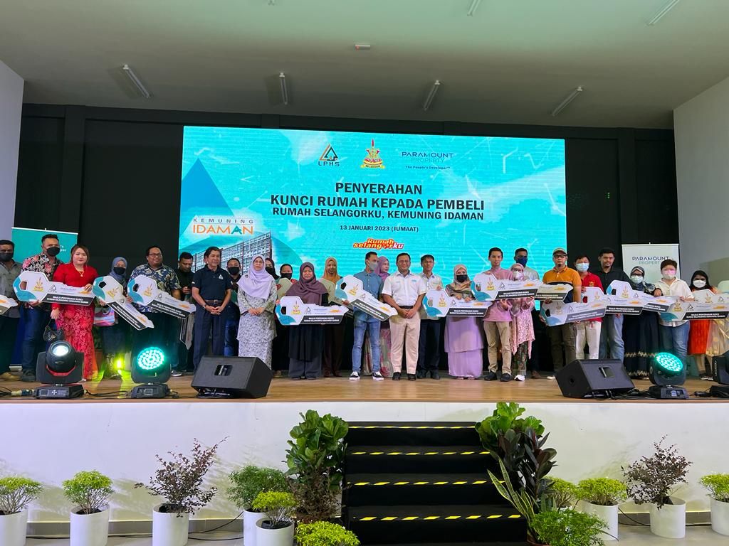 MB serah kunci kepada pemilik Rumah Selangorku Kemuning Idaman