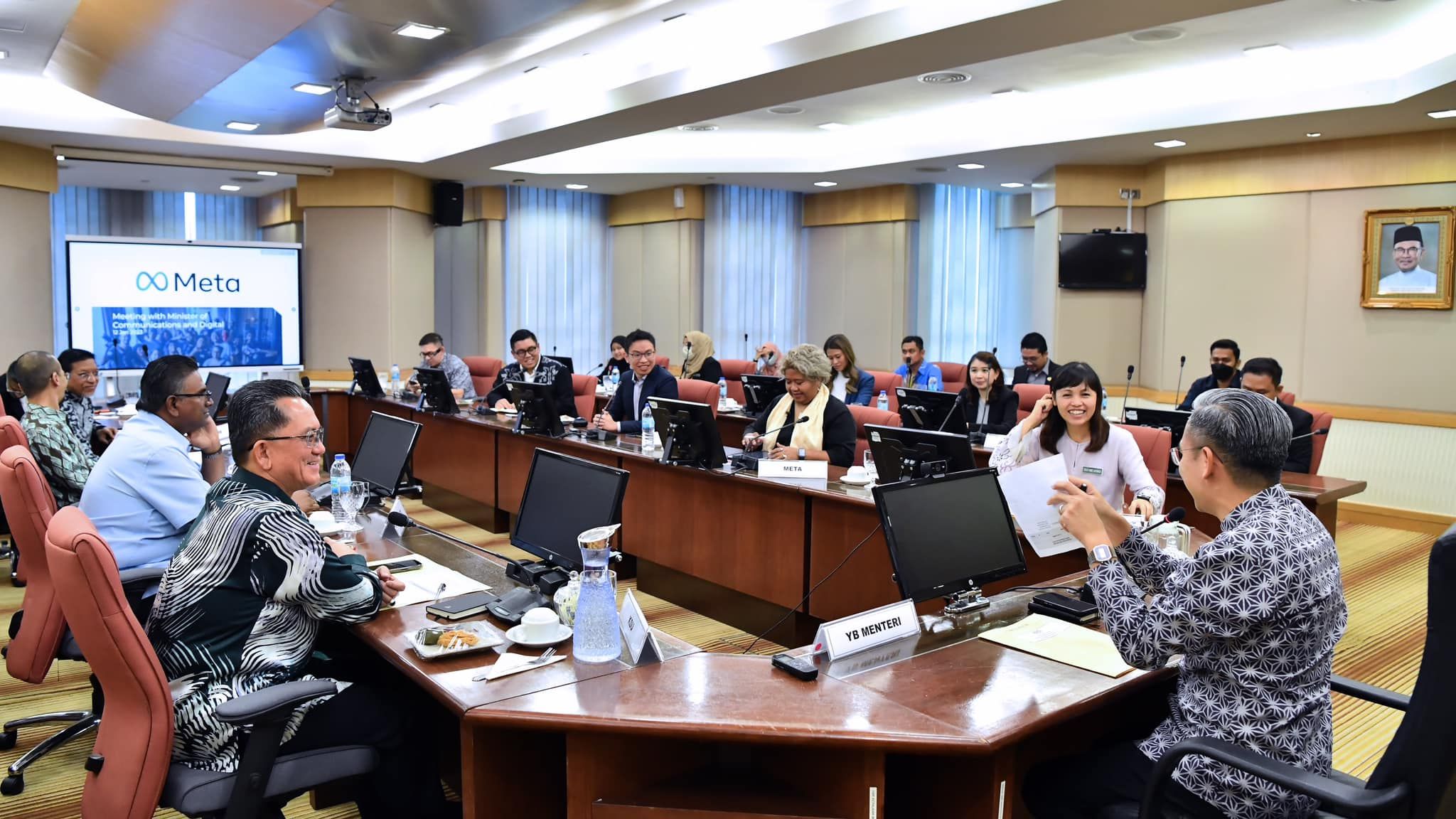 更衣室偷拍事件：张念群冀社媒平台配合删账号