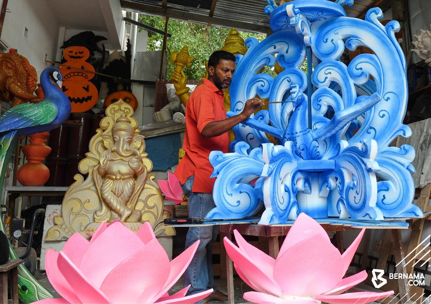 Thaipusam: Pengusaha kembali hasilkan kavadi selepas dua tahun