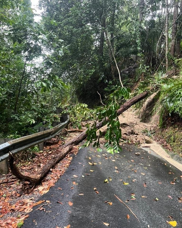 புக்கிட் லாருட்டில் நிலச்சரிவு