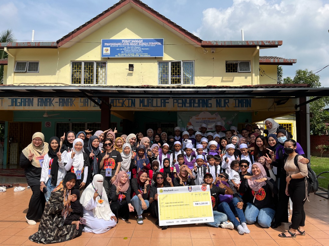 Program amal penuntut UiTM kumpul RM5,300, barangan sekolah untuk anak yatim