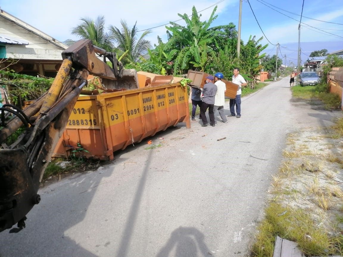 适耕庄B村大扫除迎新春 置26垃圾槽回收大型垃圾