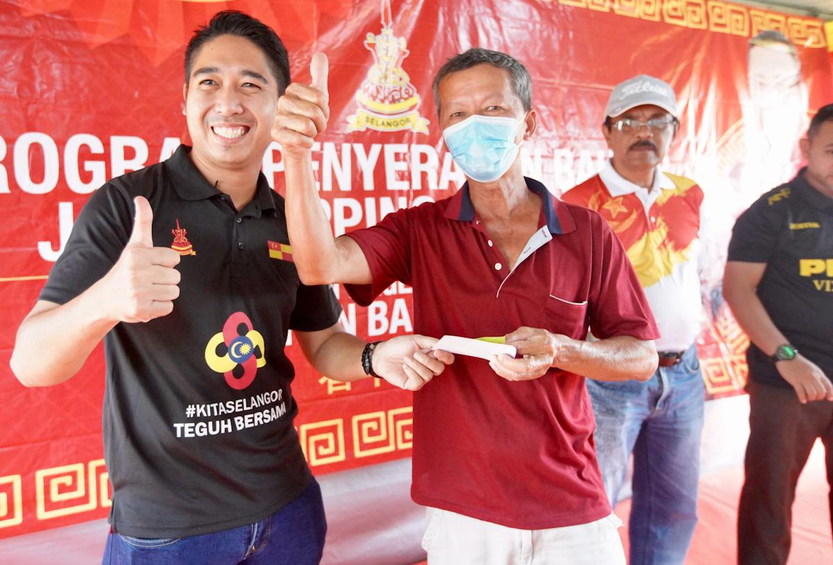 Lebih 300 penduduk DUN Sungai Tua terima baucar beli-belah Tahun Baharu Cina