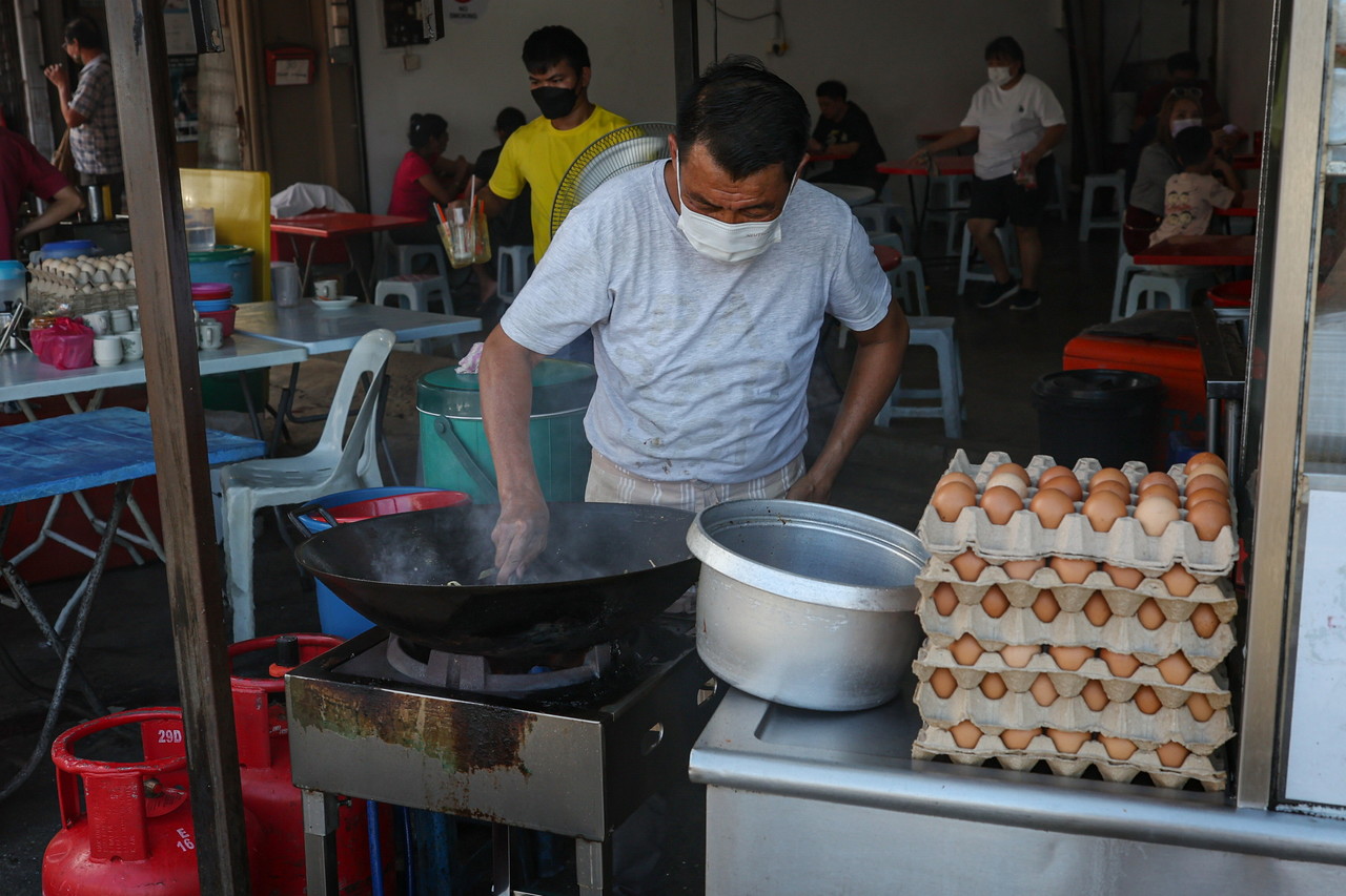 MDSB to issue RM500 fines to food traders if fail to wear face masks