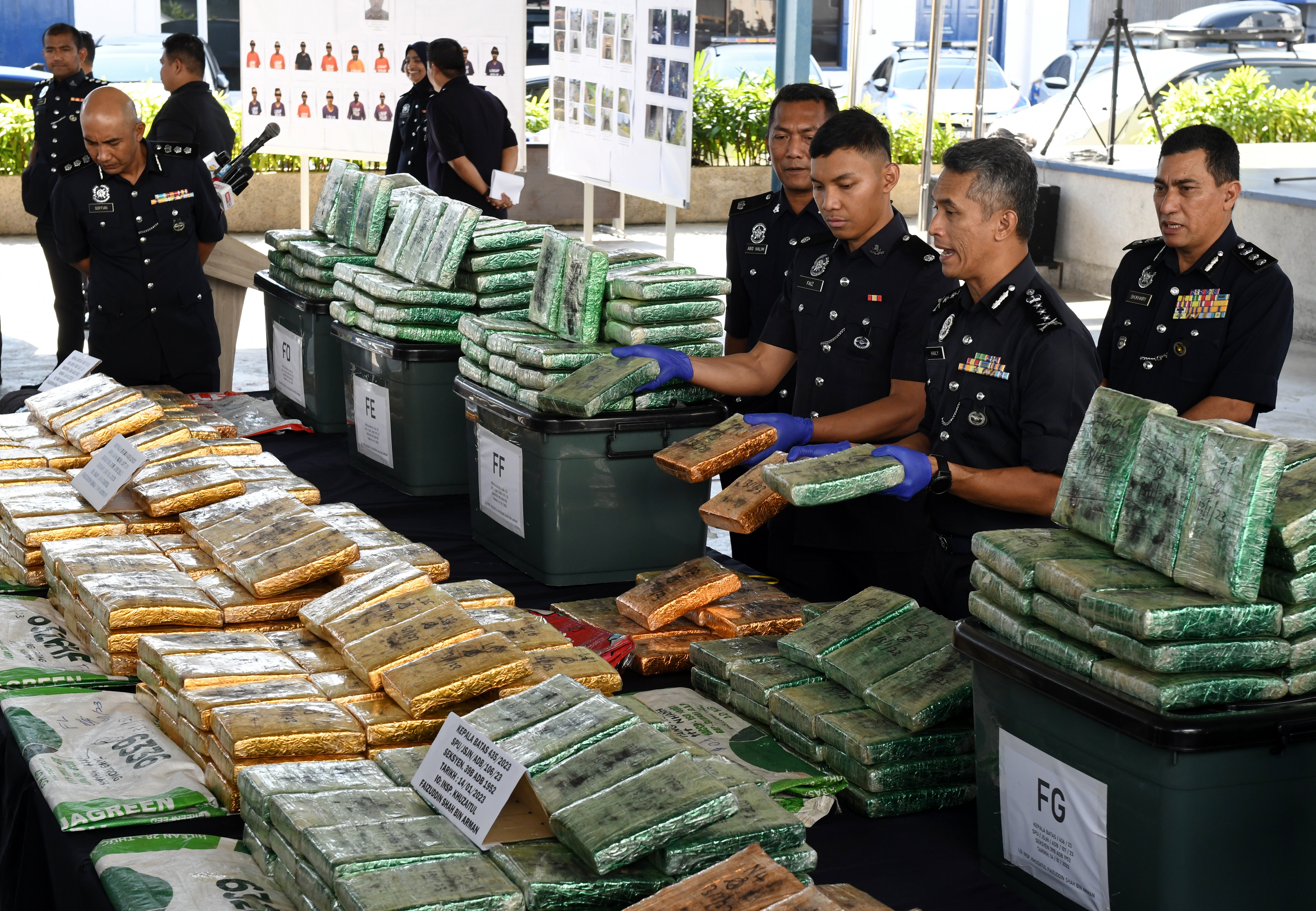 Suami isteri antara ditahan, 451 kilogram ganja bernilai lebih RM1 juta dirampas
