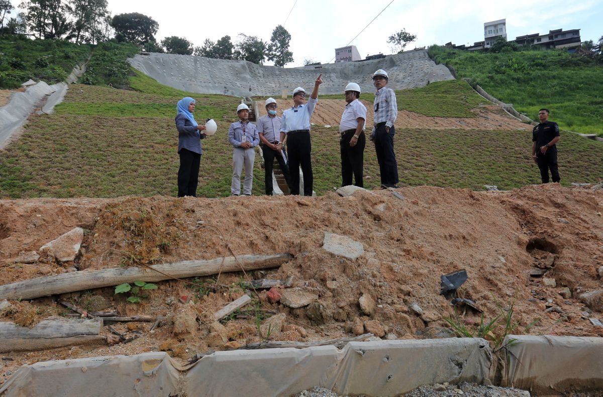 தாமான் புக்கிட் பெர்மாய் 2 ல் உள்ள 15 வீடுகள் வசிப்பதற்குப் பாதுகாப்பற்றது என அறிவிக்கப்பட்டுள்ளது