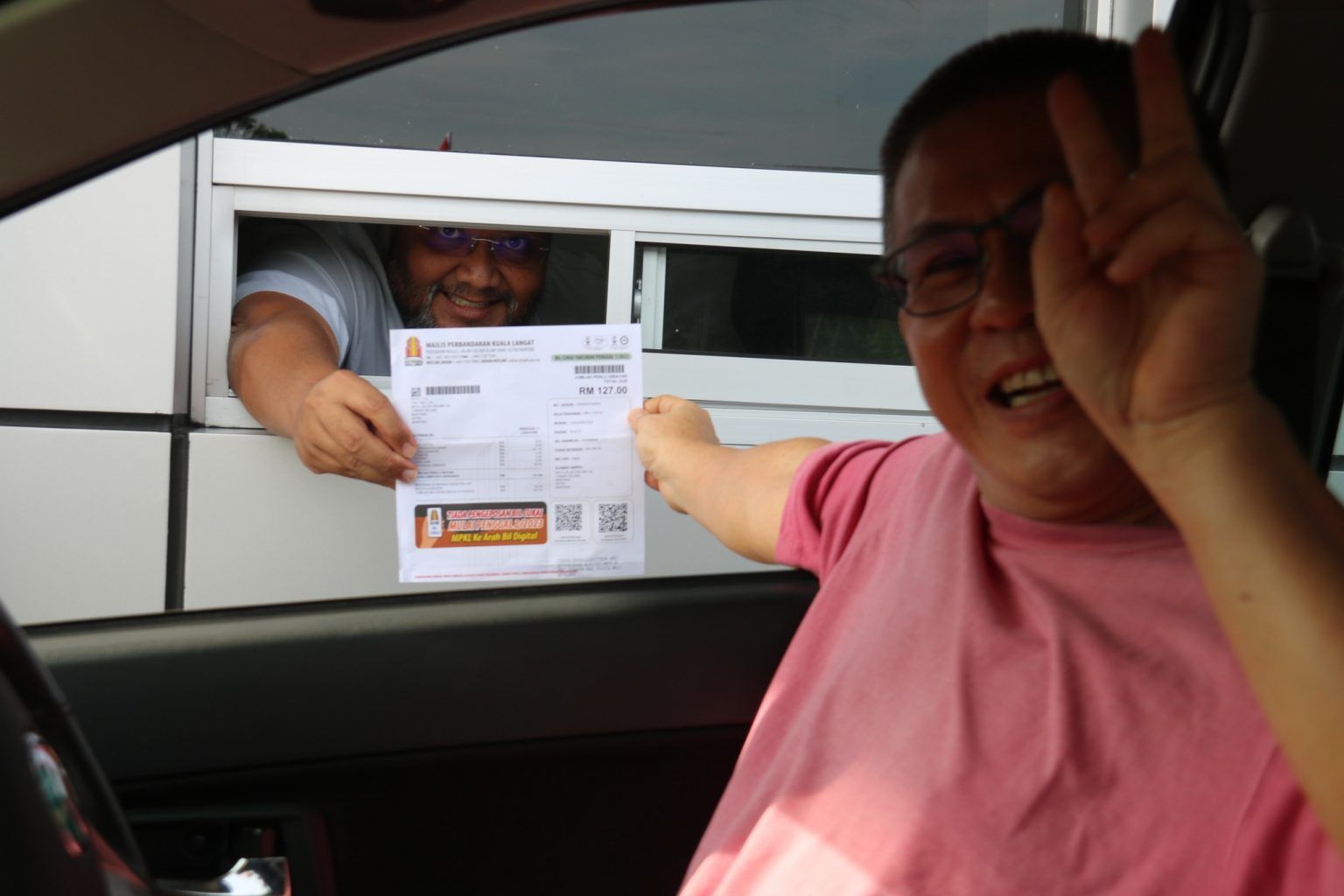 வாகனங்களில் இருந்தவாறு கட்டணம் செலுத்தும் முறை- எம்.பி.கே.எல். திட்டத்திற்கு வாடிகையாளர்கள் வரவேற்பு