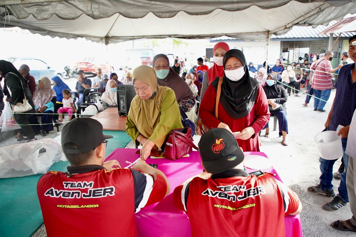 Penduduk akui berbaloi beli barangan di jualan murah, dapat jimat belanja dapur