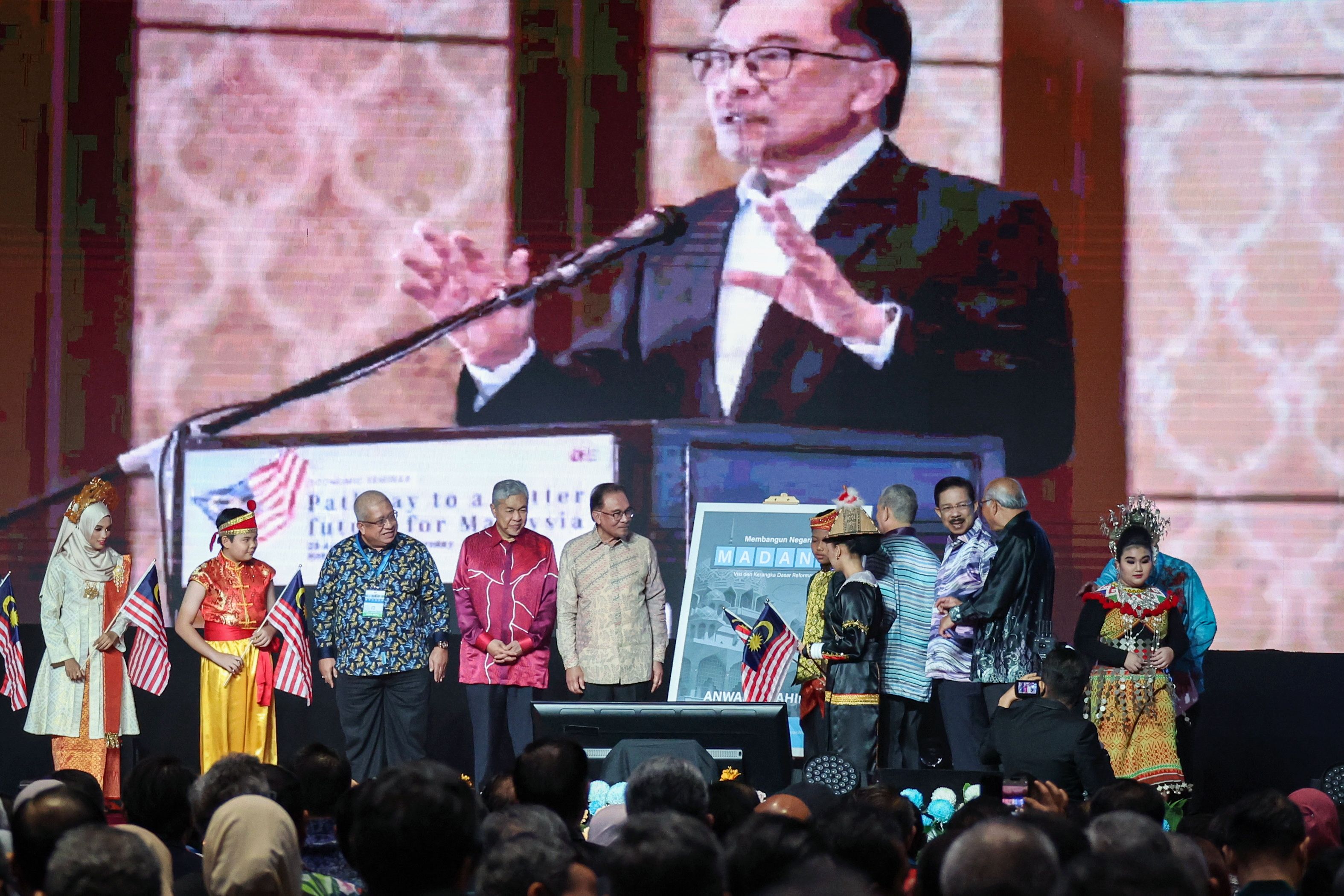 矢洗脱国家丑闻纷争污名   安华推6原则落实“昌明大马”