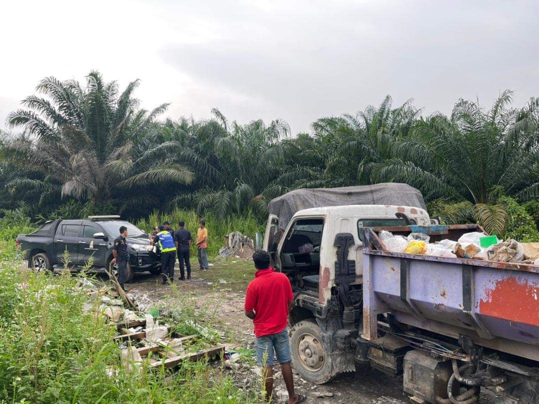 严厉取缔非法垃圾场  瓜冷市会扣押1罗里