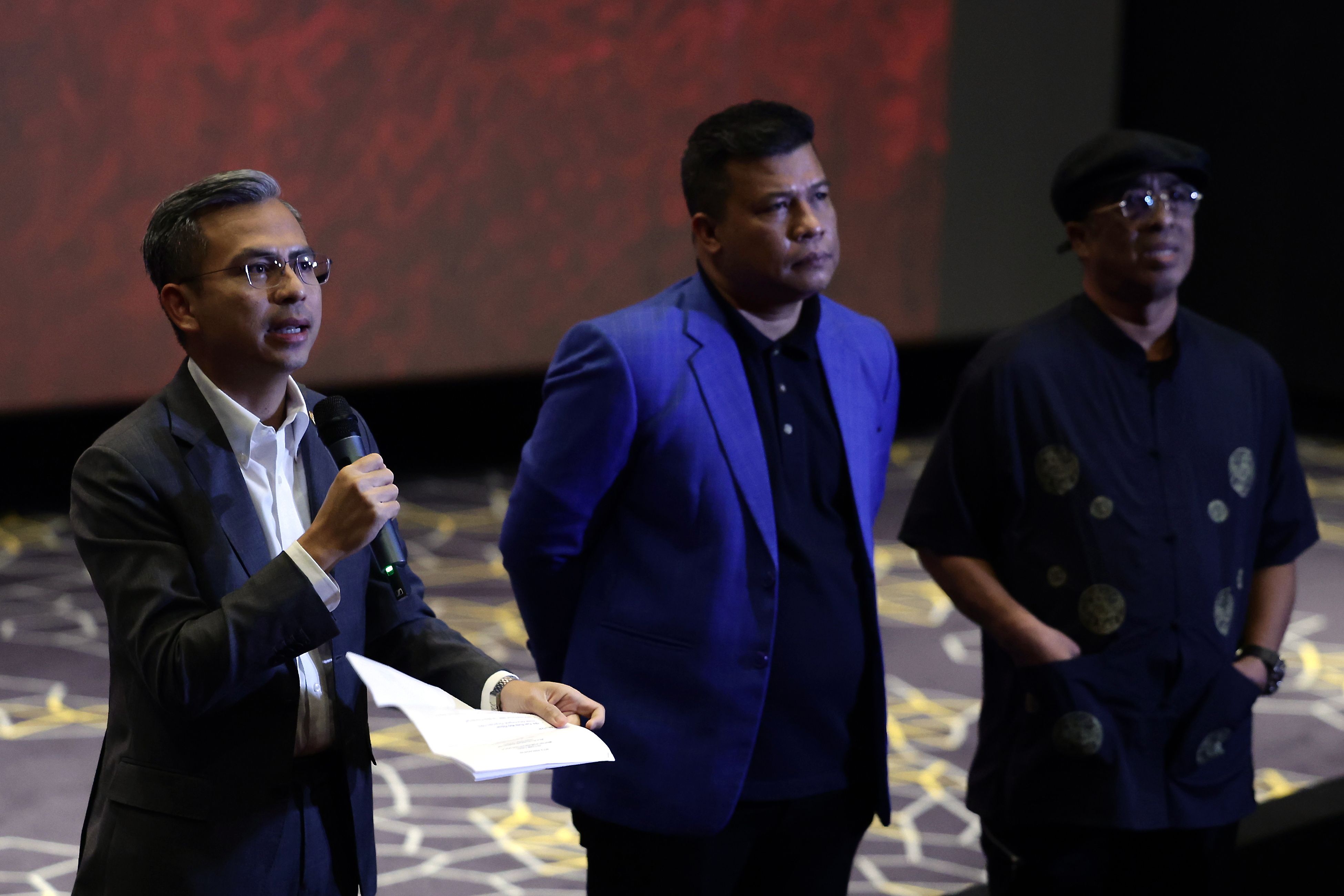 Treler filem 'Pulau' tidak sesuai, menteri syak papar babak dipotong