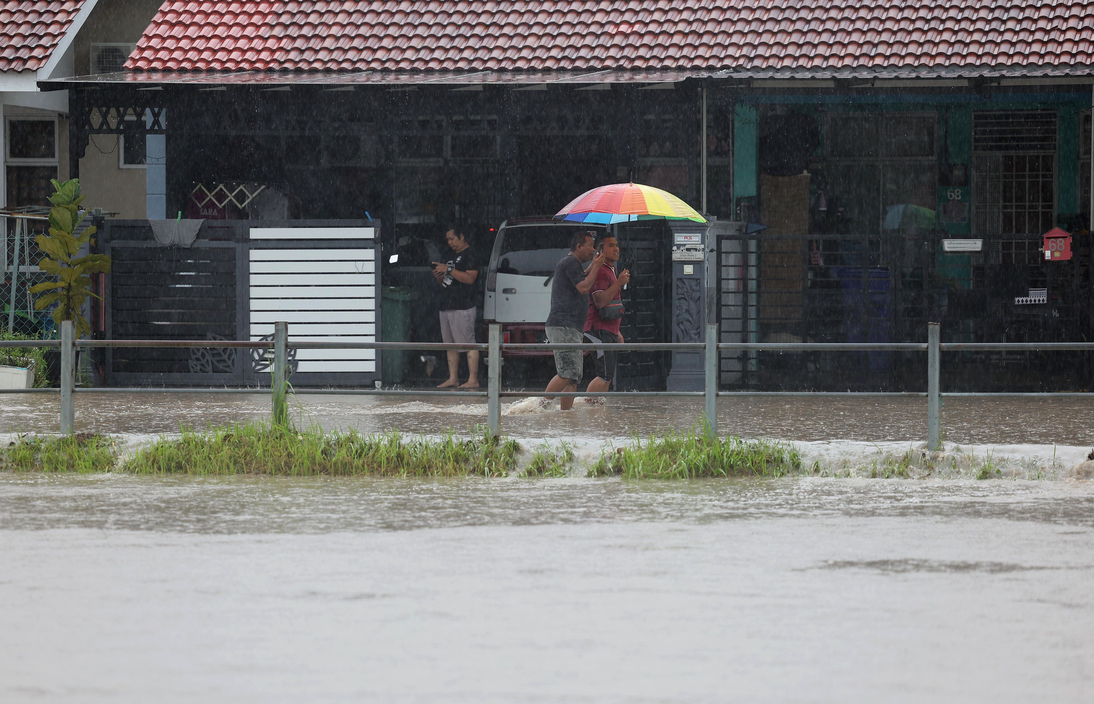 Batu Pahat daerah terbaharu terjejas banjir, mangsa meningkat 3,612 orang setakat 8 pagi