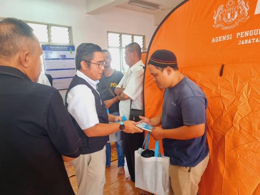 MBI ziarah mangsa kebakaran di Gombak, hulur bantuan tunai