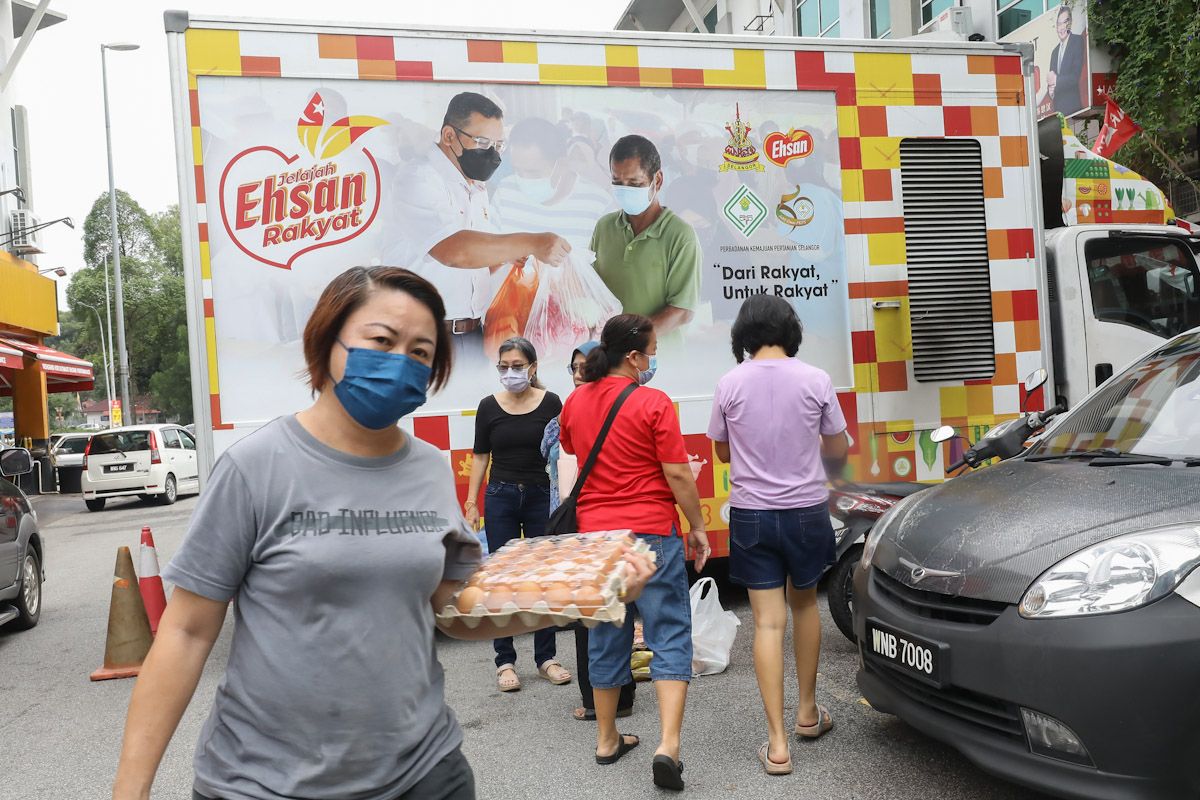 Suri rumah sanggup redah jalan sesak untuk beli barang murah PKPS