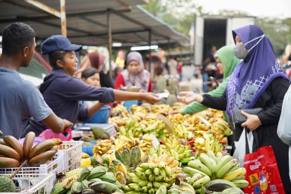 轰埠协调官欢迎商贩加入人民市集 助开拓收入.方便民众采购食材