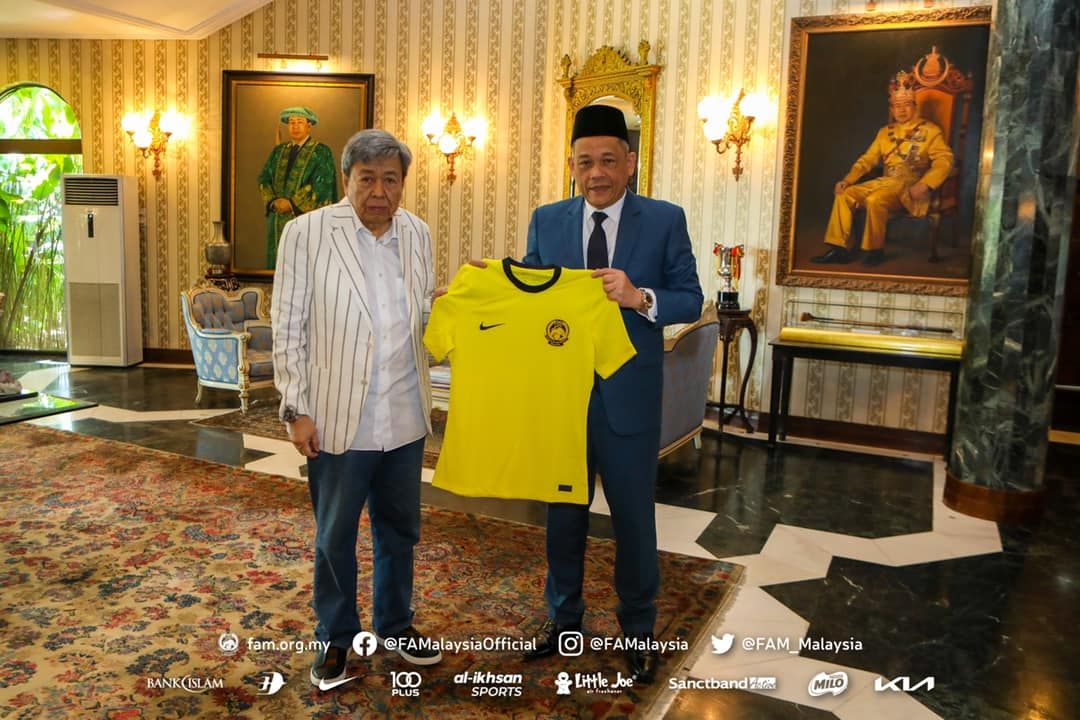 Sultan of Selangor grants audience to FAM president Hamidin