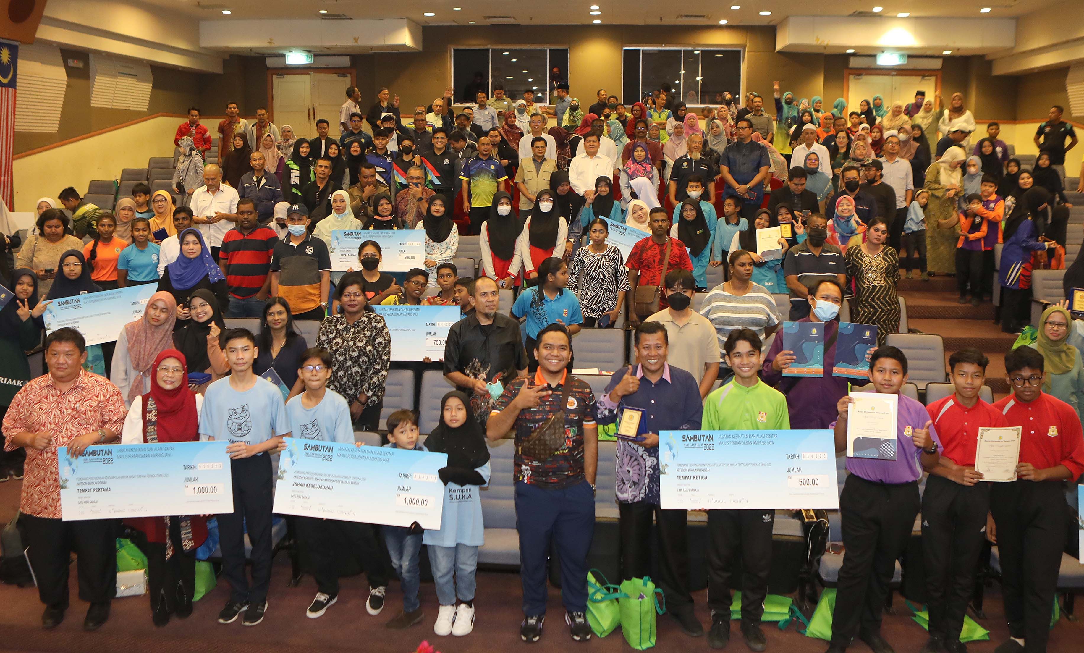 Pertandingan kumpul minyak masak terpakai anjuran MPAJ, SK Ampang juara keseluruhan