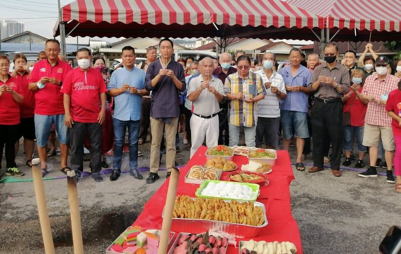 （视频）沙登今庆客家人大日子 朝上空抛年糕补天