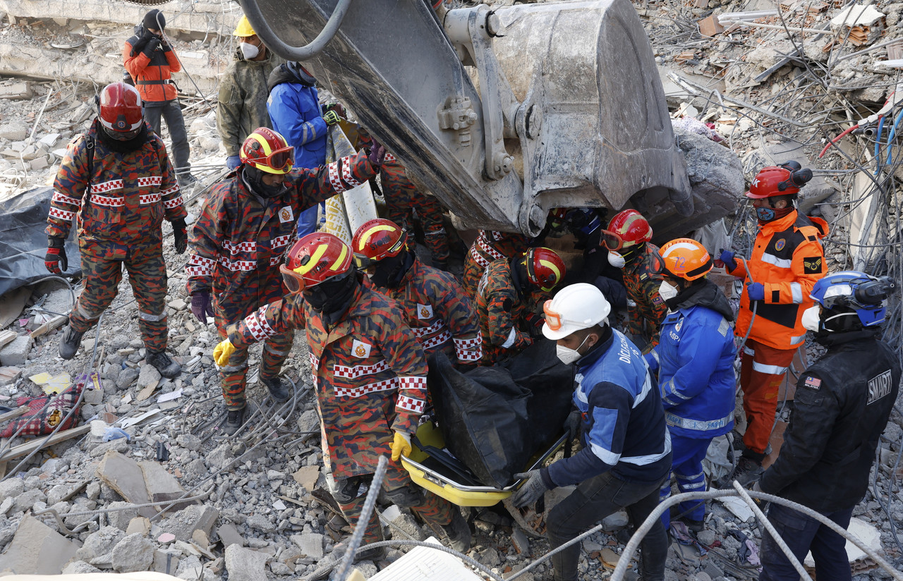 Turkiye earthquake: Malaysia SAR teams focus on scouring rubble for survivors