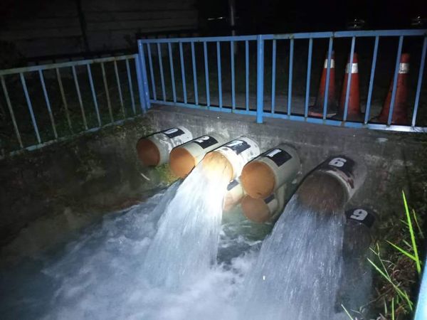 4小时内成功化解污染事故 大臣:出动水槽车派水应急