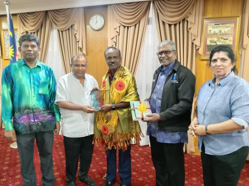 மனிதவள அமைச்சர் சிவகுமாருடன் இந்து சங்கப் பொறுப்பாளர்கள் சந்திப்பு