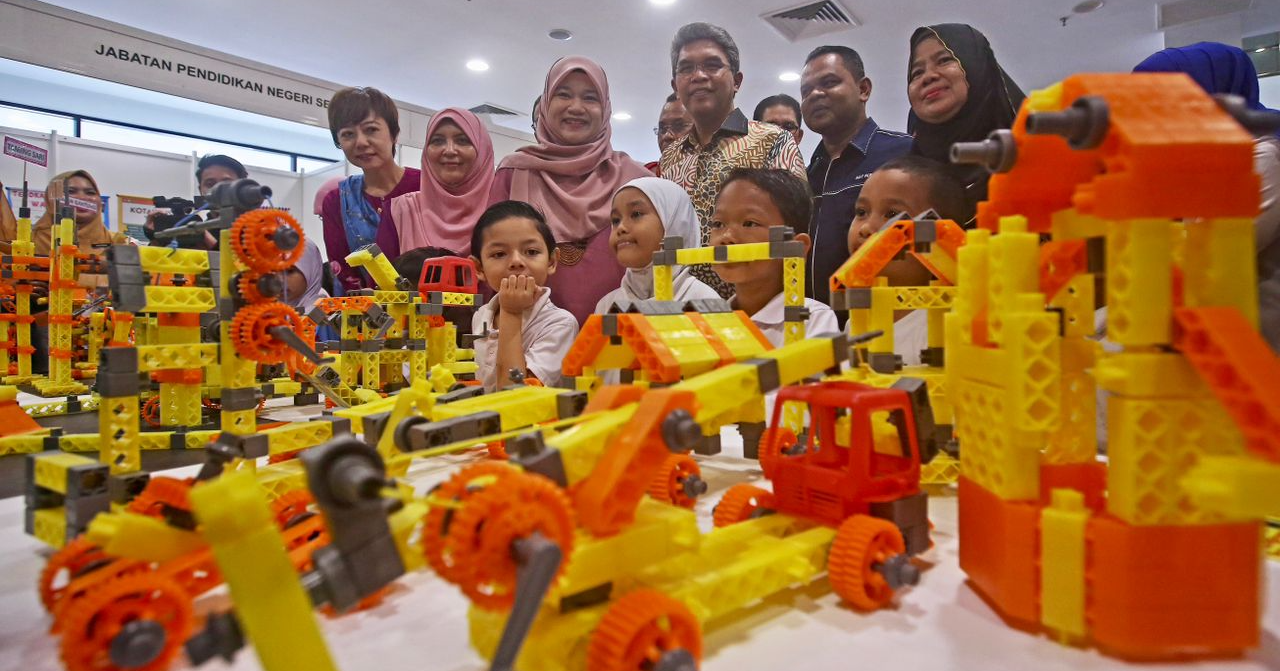 法丽娜重申：新学年将调回1月 惟非近期执行