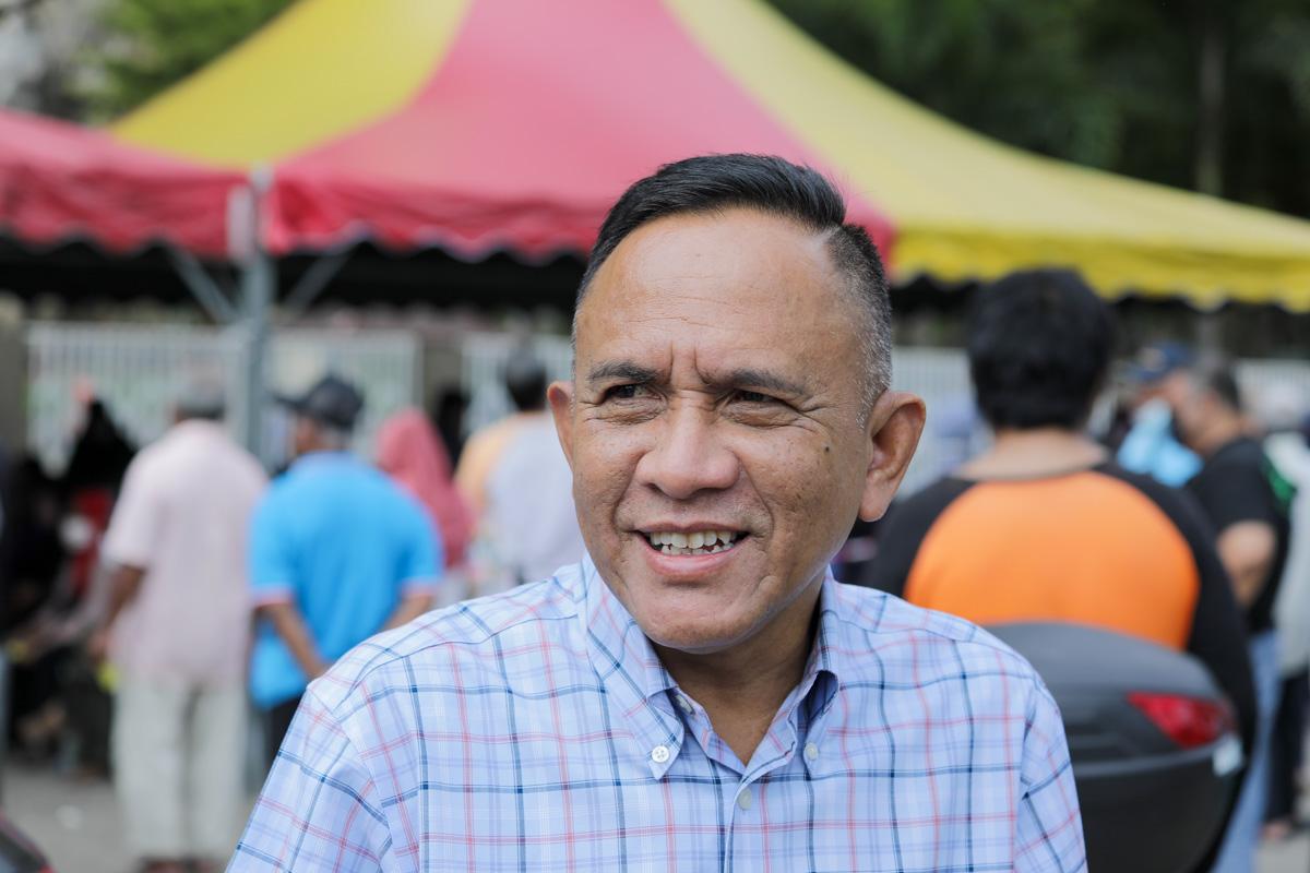 DUN Sungai Tua kerjasama dengan sekolah agih bantuan MBI