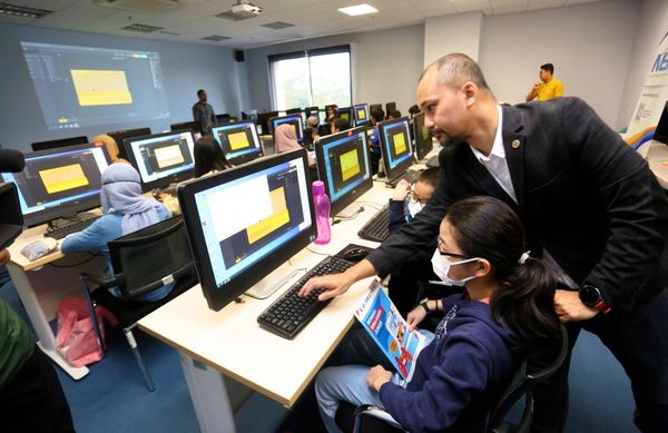 இ-ஸ்போர்ட்ஸ் கேம் மேம்பாட்டுத்துறையை ஒரு தொழிலாக ஆராய இளைஞர்கள் ஊக்குவிக்கப்படுகிறார்கள்