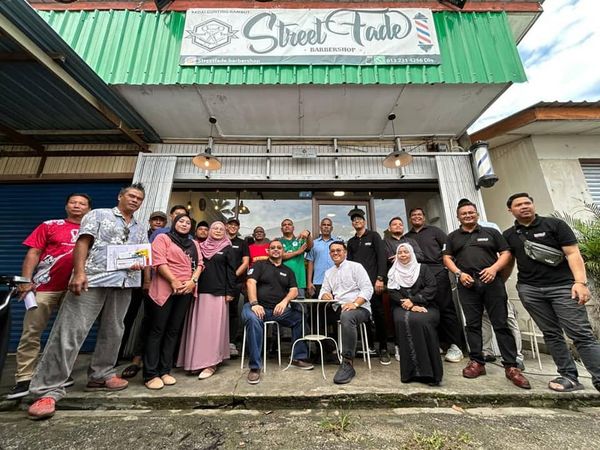 முடி வெட்டும் அடிப்படை பயிற்சியில் 20 இளைஞர்கள் கலந்து கொண்டனர்